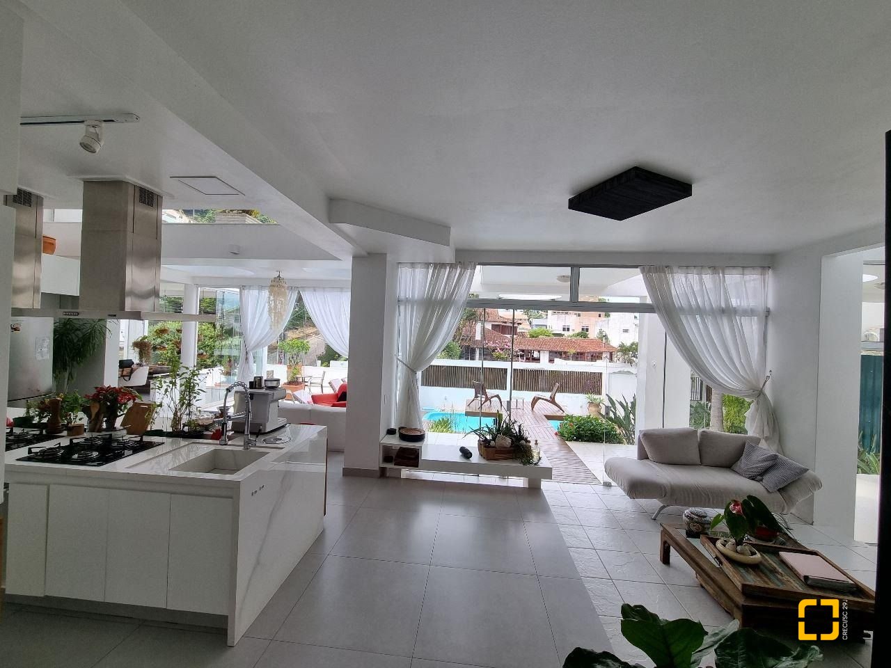 Casa com 450m², 5 garagens, no bairro Centro em Florianópolis