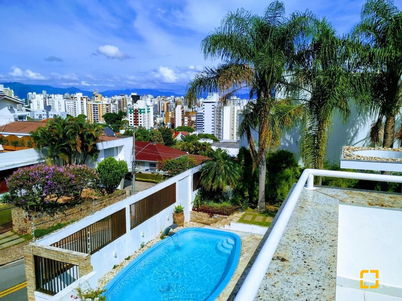Casa com 450m², 5 garagens, no bairro Centro em Florianópolis