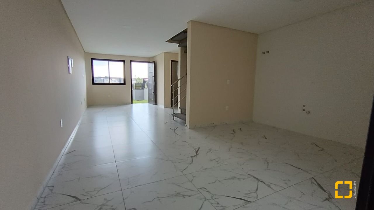 Casa com 117m², 3 quartos (sendo 1 suíte), 2 garagens, no bairro Campeche em Florianópolis