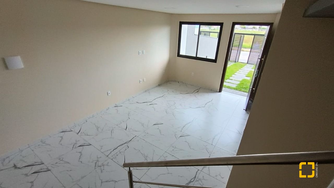 Casa com 117m², 3 quartos (sendo 1 suíte), 2 garagens, no bairro Campeche em Florianópolis