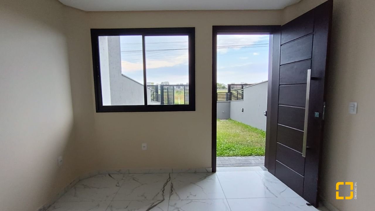 Casa com 117m², 3 quartos (sendo 1 suíte), 2 garagens, no bairro Campeche em Florianópolis
