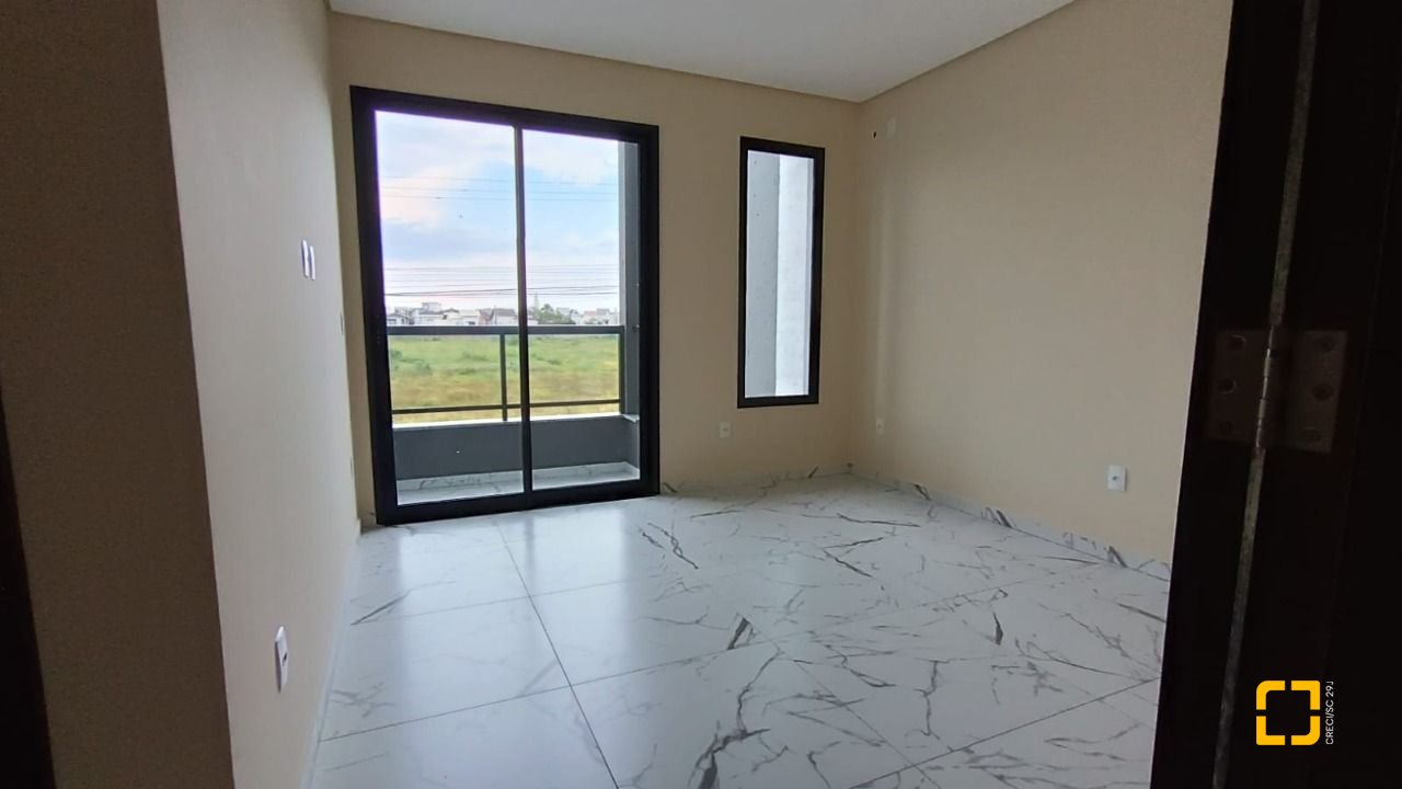 Casa com 117m², 3 quartos (sendo 1 suíte), 2 garagens, no bairro Campeche em Florianópolis