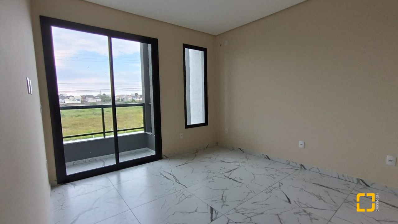 Casa com 117m², 3 quartos (sendo 1 suíte), 2 garagens, no bairro Campeche em Florianópolis