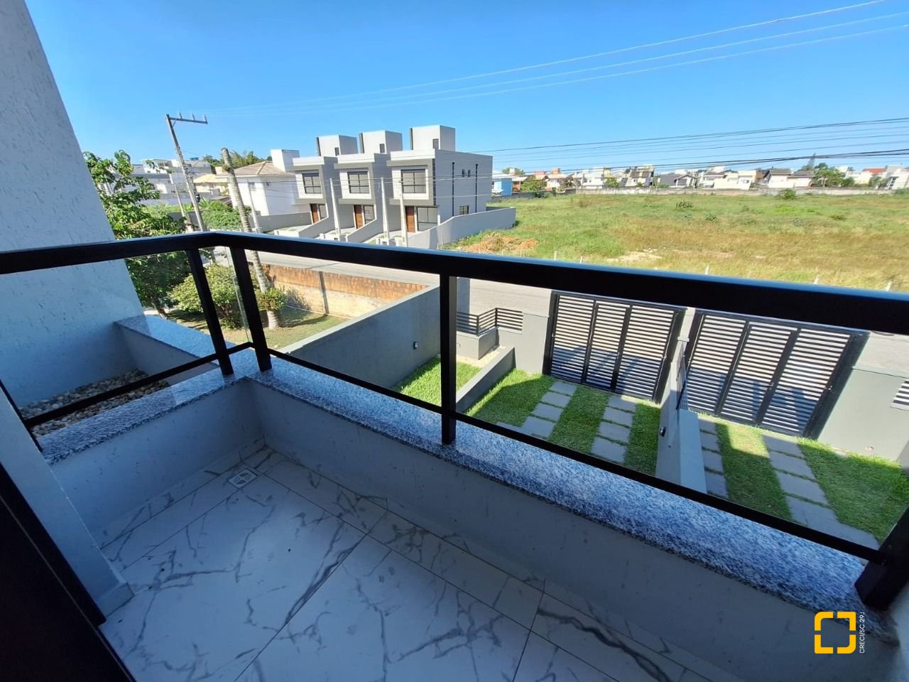 Casa com 117m², 3 quartos (sendo 1 suíte), 2 garagens, no bairro Campeche em Florianópolis