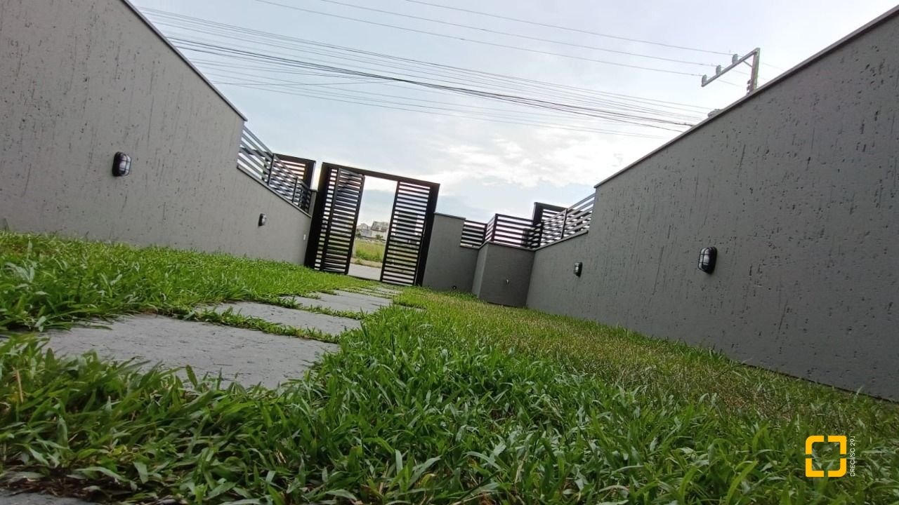 Casa com 117m², 3 quartos (sendo 1 suíte), 2 garagens, no bairro Campeche em Florianópolis