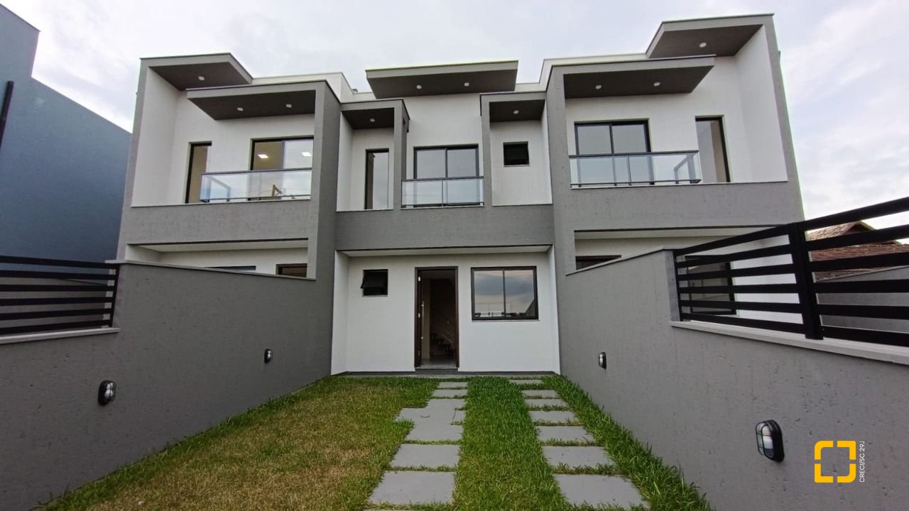Casa com 117m², 3 quartos (sendo 1 suíte), 2 garagens, no bairro Campeche em Florianópolis