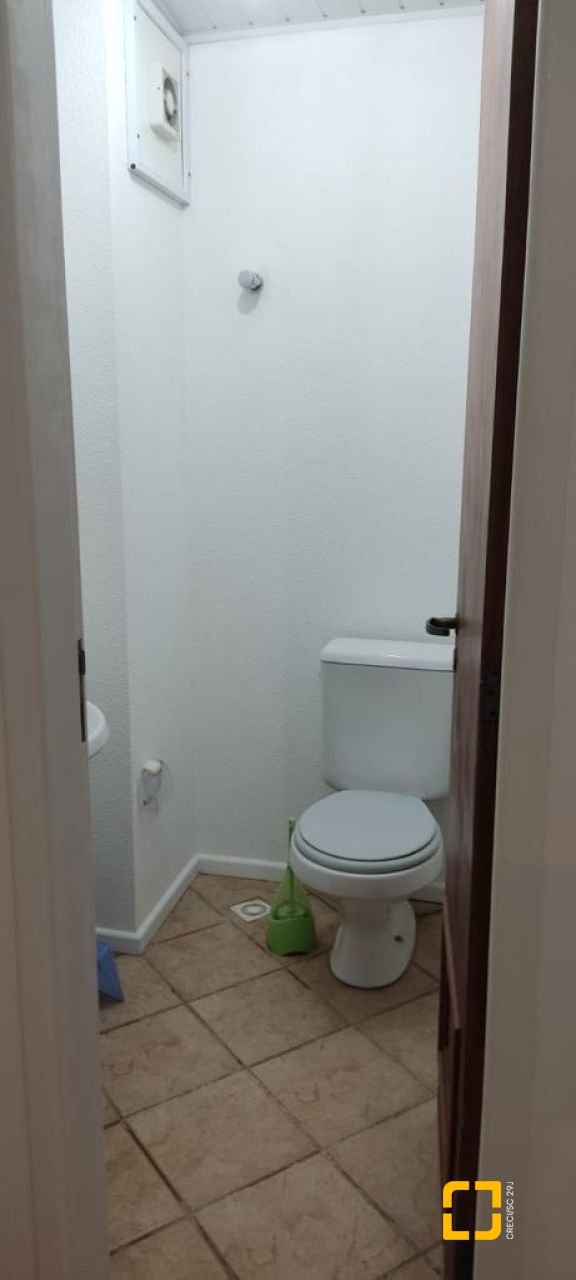 Sala com 30m², 2 garagens, no bairro Centro em Florianópolis