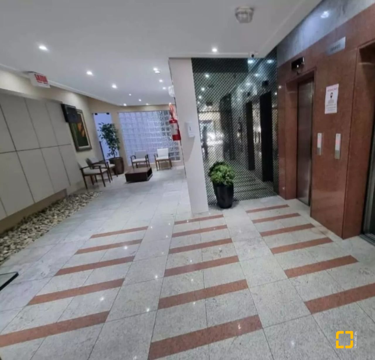 Sala com 30m², 2 garagens, no bairro Centro em Florianópolis
