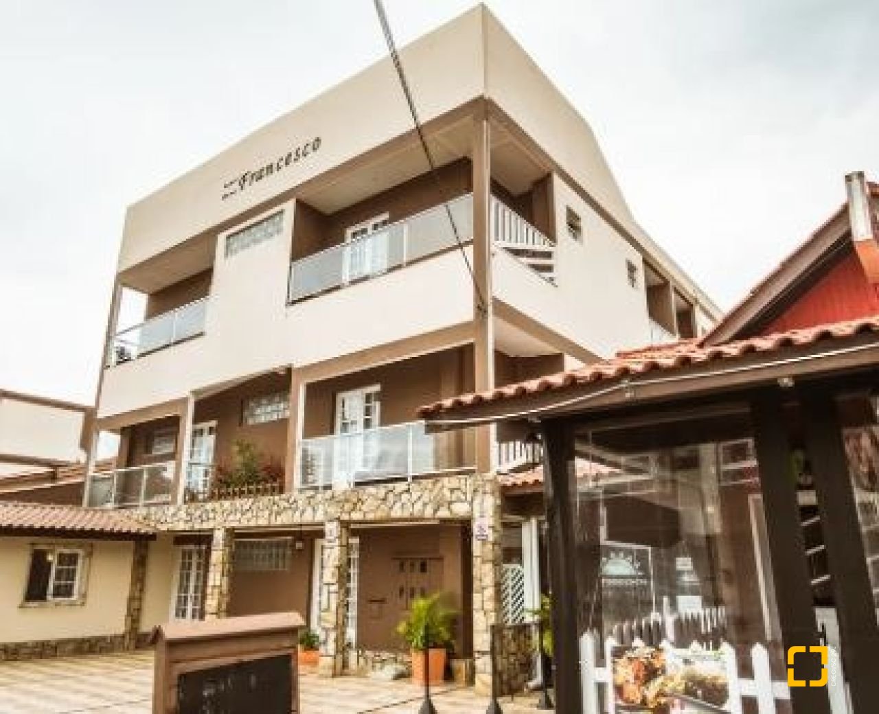 Flat com 600m², 17 quartos, 5 garagens, no bairro Canasvieiras em Florianópolis