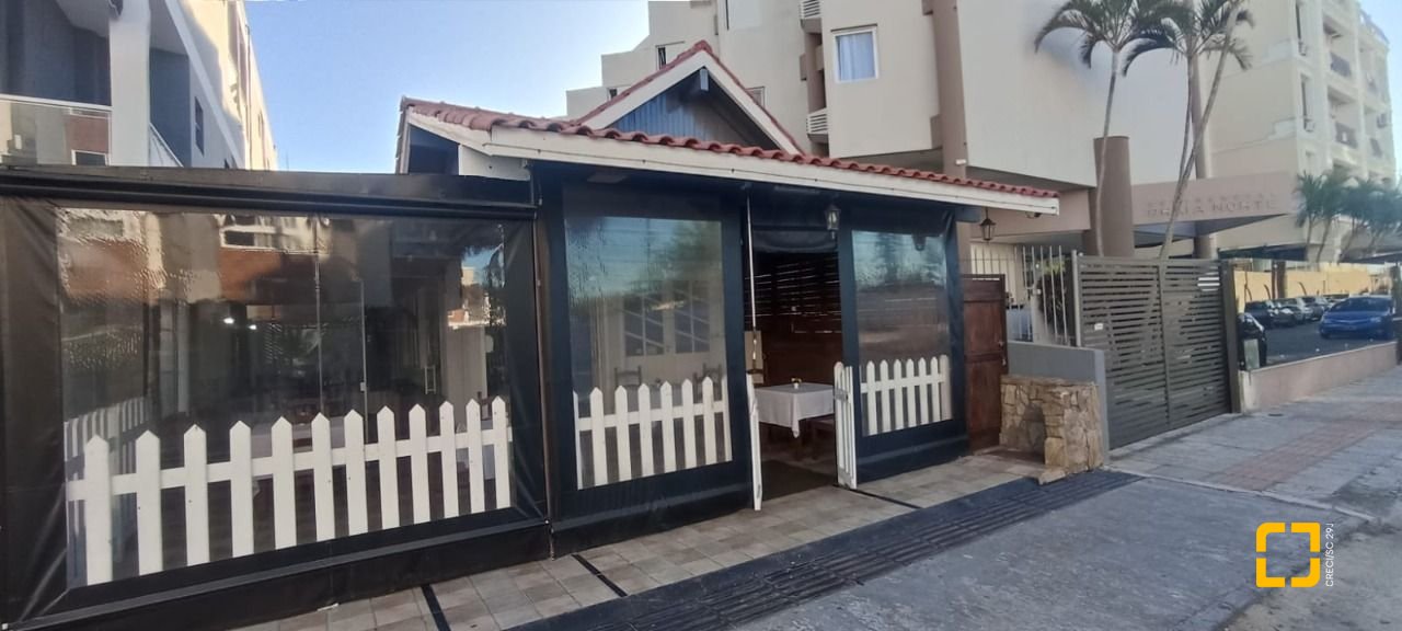Flat com 600m², 17 quartos, 5 garagens, no bairro Canasvieiras em Florianópolis