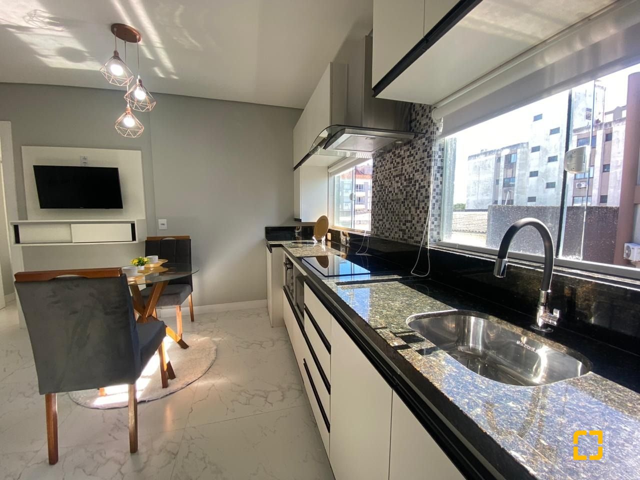 Flat com 600m², 17 quartos, 5 garagens, no bairro Canasvieiras em Florianópolis