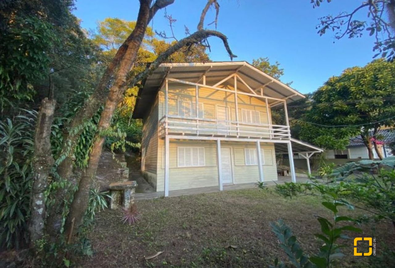 Casa com 135m², 3 quartos, no bairro Lagoa da Conceição em Florianópolis