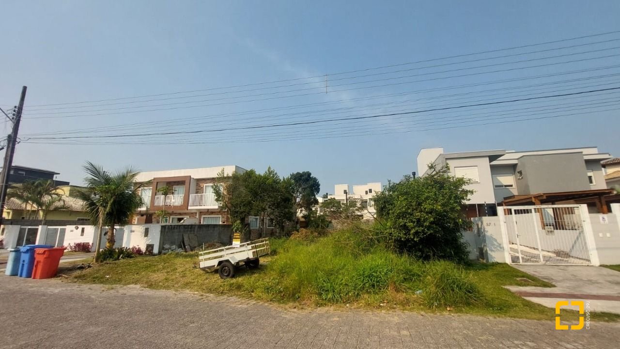 Terreno com 450m², no bairro Campeche em Florianópolis
