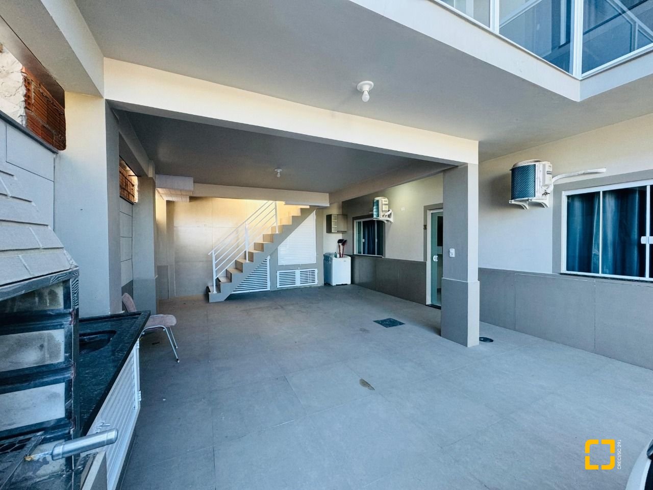 Hotel com 261m², 7 quartos (sendo 1 suíte), 3 garagens, no bairro Tapera da Base em Florianópolis