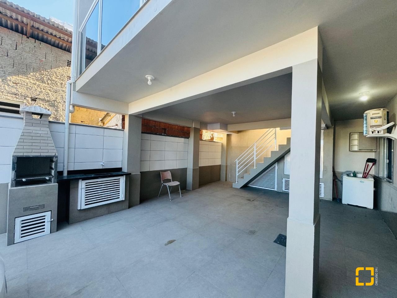 Hotel com 261m², 7 quartos (sendo 1 suíte), 3 garagens, no bairro Tapera da Base em Florianópolis