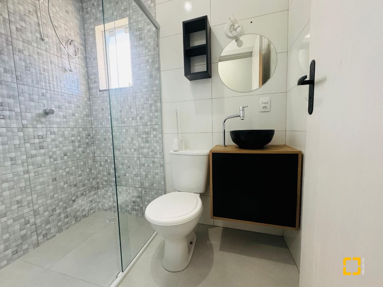 Hotel com 261m², 7 quartos (sendo 1 suíte), 3 garagens, no bairro Tapera da Base em Florianópolis
