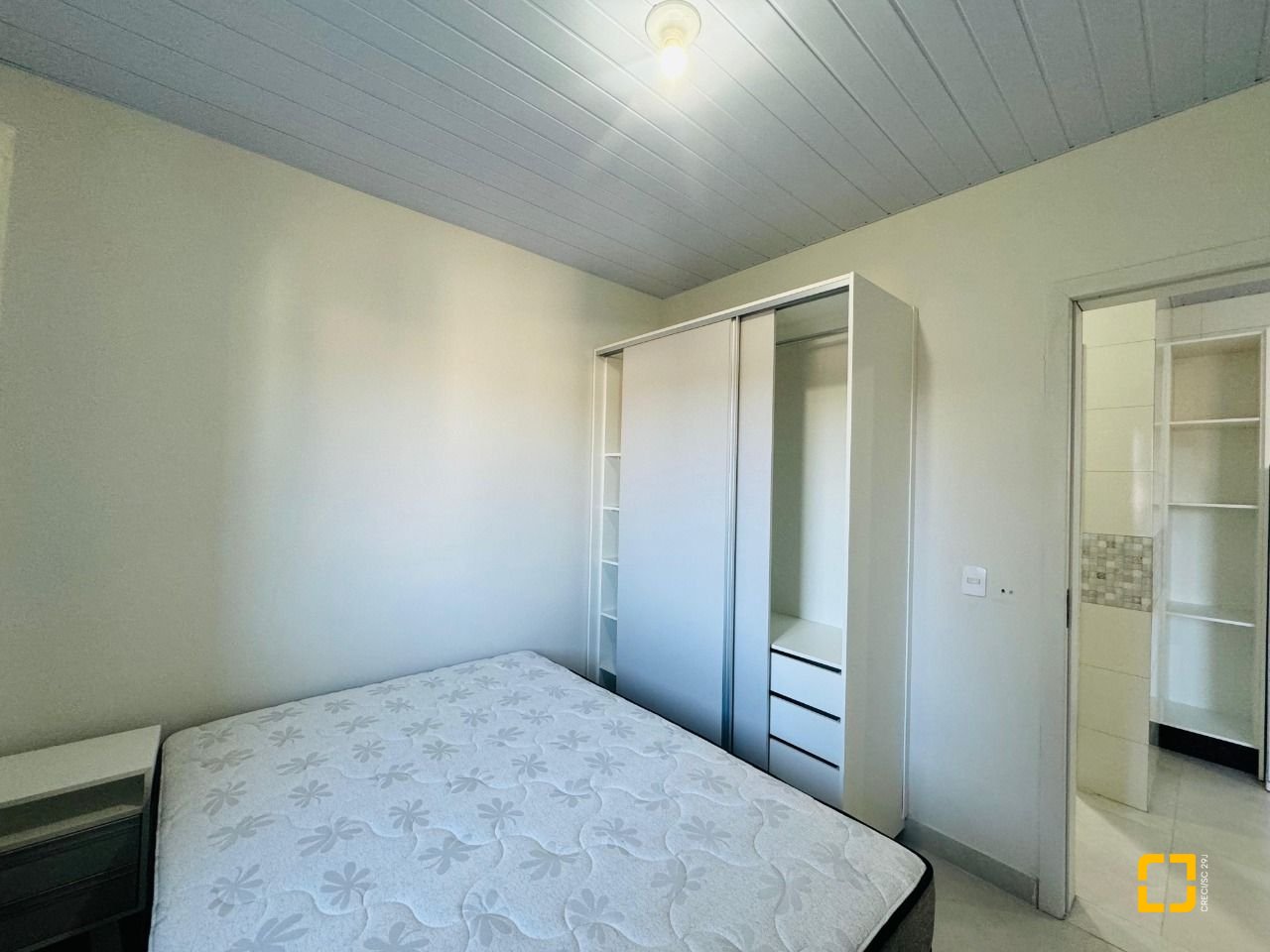 Hotel com 261m², 7 quartos (sendo 1 suíte), 3 garagens, no bairro Tapera da Base em Florianópolis