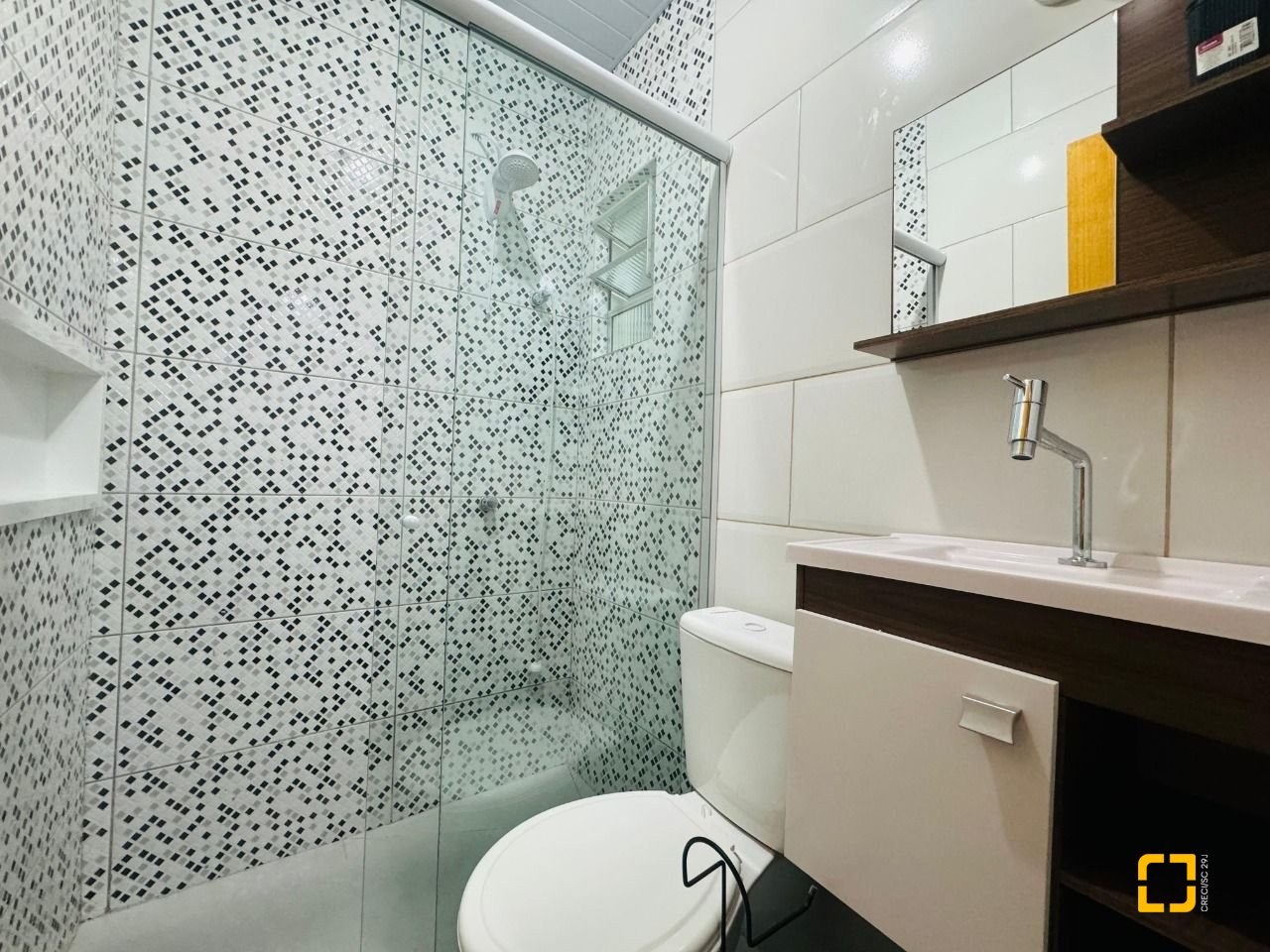 Hotel com 261m², 7 quartos (sendo 1 suíte), 3 garagens, no bairro Tapera da Base em Florianópolis