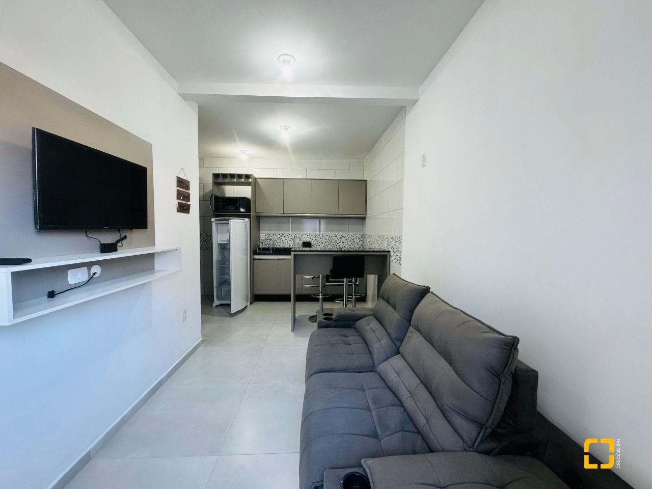 Hotel com 261m², 7 quartos (sendo 1 suíte), 3 garagens, no bairro Tapera da Base em Florianópolis