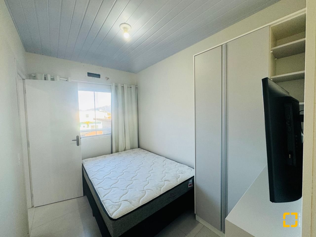 Hotel com 261m², 7 quartos (sendo 1 suíte), 3 garagens, no bairro Tapera da Base em Florianópolis