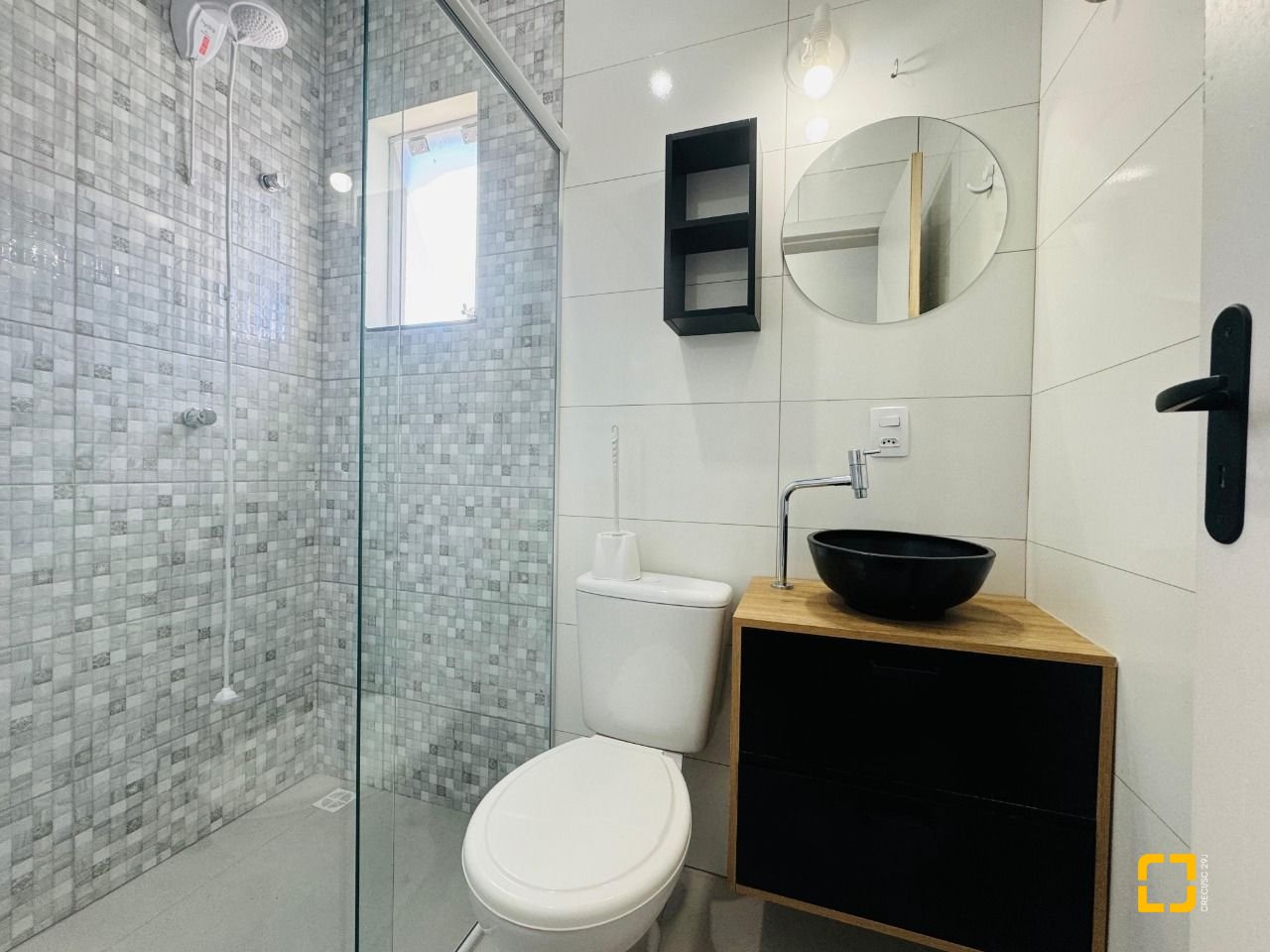 Hotel com 261m², 7 quartos (sendo 1 suíte), 3 garagens, no bairro Tapera da Base em Florianópolis