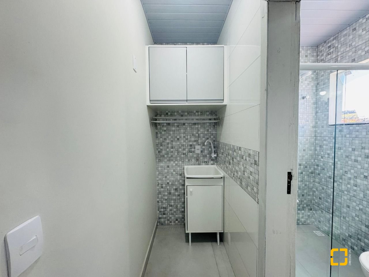 Hotel com 261m², 7 quartos (sendo 1 suíte), 3 garagens, no bairro Tapera da Base em Florianópolis