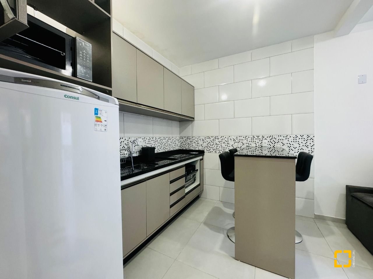 Hotel com 261m², 7 quartos (sendo 1 suíte), 3 garagens, no bairro Tapera da Base em Florianópolis
