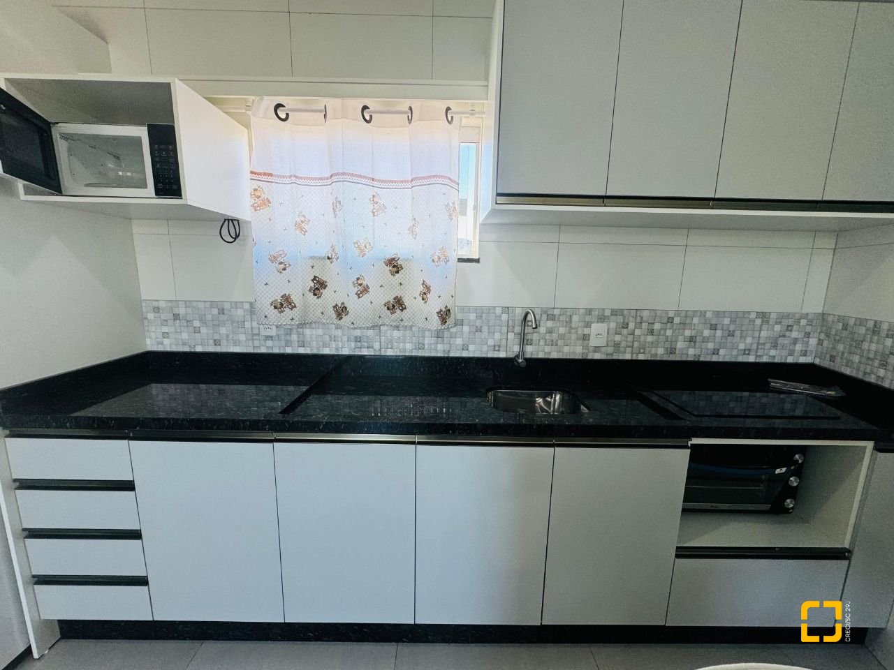 Hotel com 261m², 7 quartos (sendo 1 suíte), 3 garagens, no bairro Tapera da Base em Florianópolis