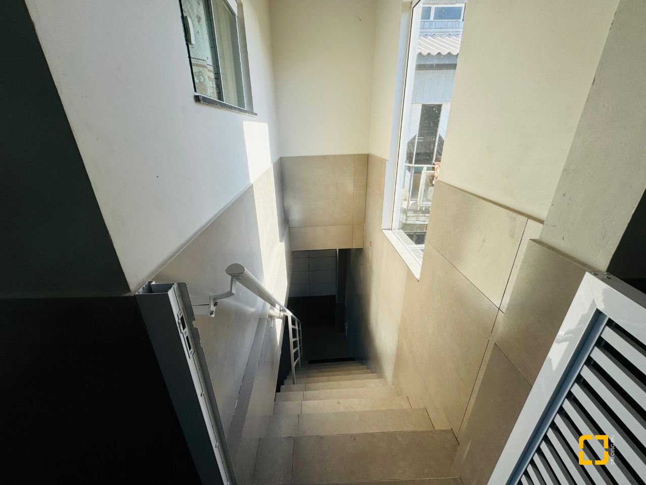 Hotel com 261m², 7 quartos (sendo 1 suíte), 3 garagens, no bairro Tapera da Base em Florianópolis