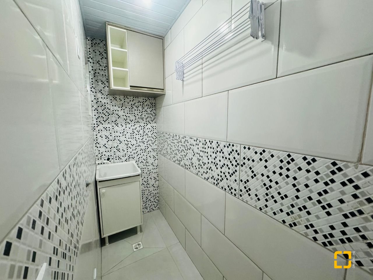 Hotel com 261m², 7 quartos (sendo 1 suíte), 3 garagens, no bairro Tapera da Base em Florianópolis