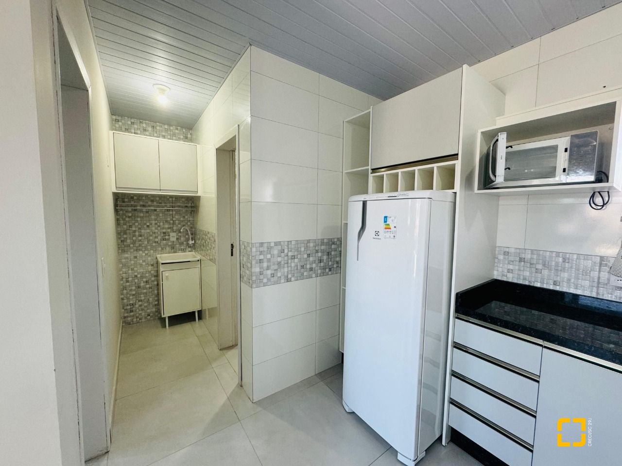 Hotel com 261m², 7 quartos (sendo 1 suíte), 3 garagens, no bairro Tapera da Base em Florianópolis