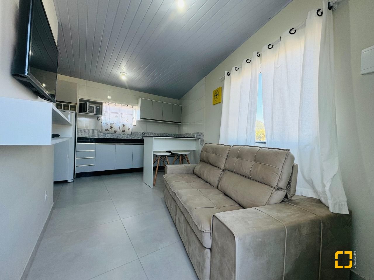 Hotel com 261m², 7 quartos (sendo 1 suíte), 3 garagens, no bairro Tapera da Base em Florianópolis