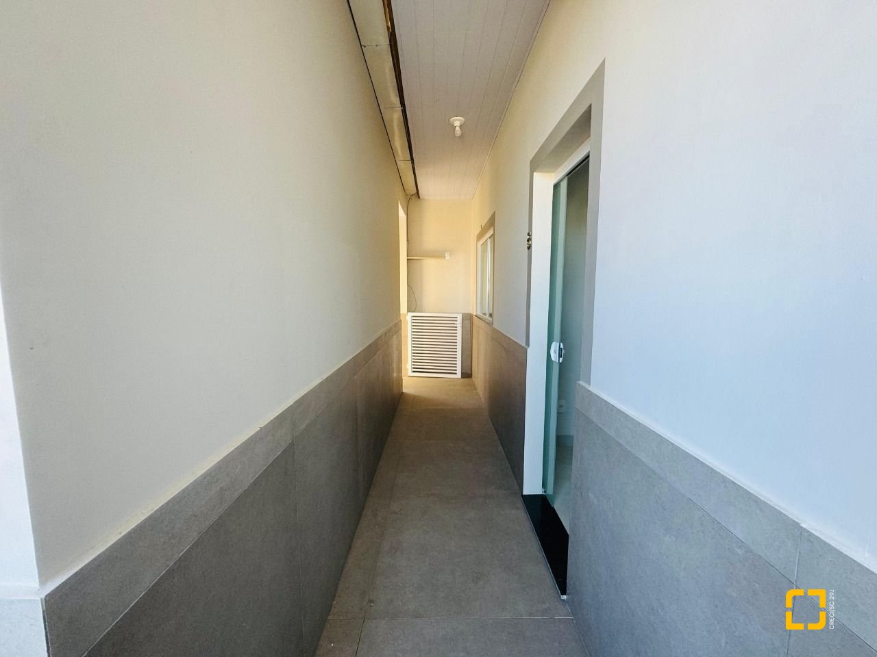 Hotel com 261m², 7 quartos (sendo 1 suíte), 3 garagens, no bairro Tapera da Base em Florianópolis