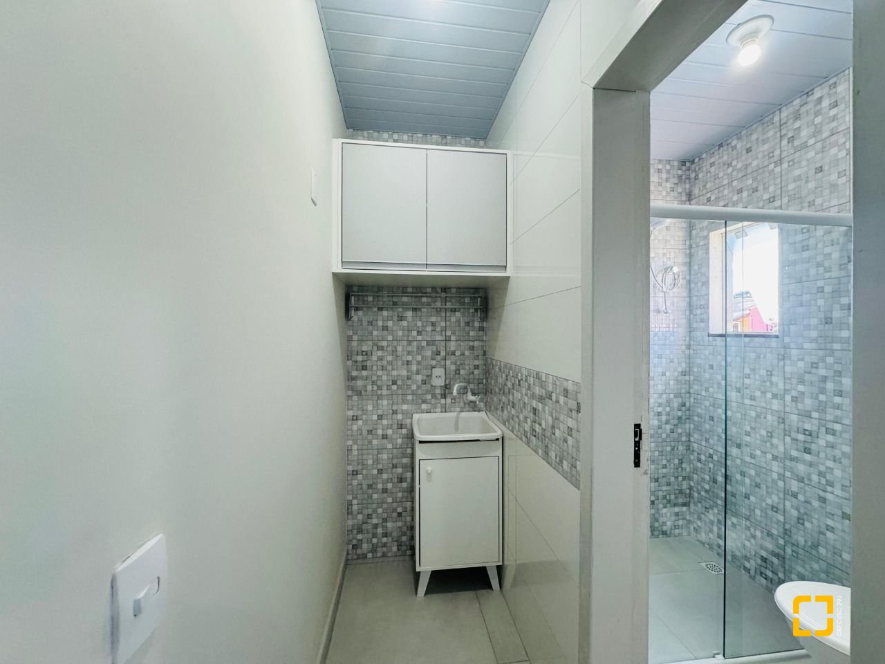 Hotel com 261m², 7 quartos (sendo 1 suíte), 3 garagens, no bairro Tapera da Base em Florianópolis