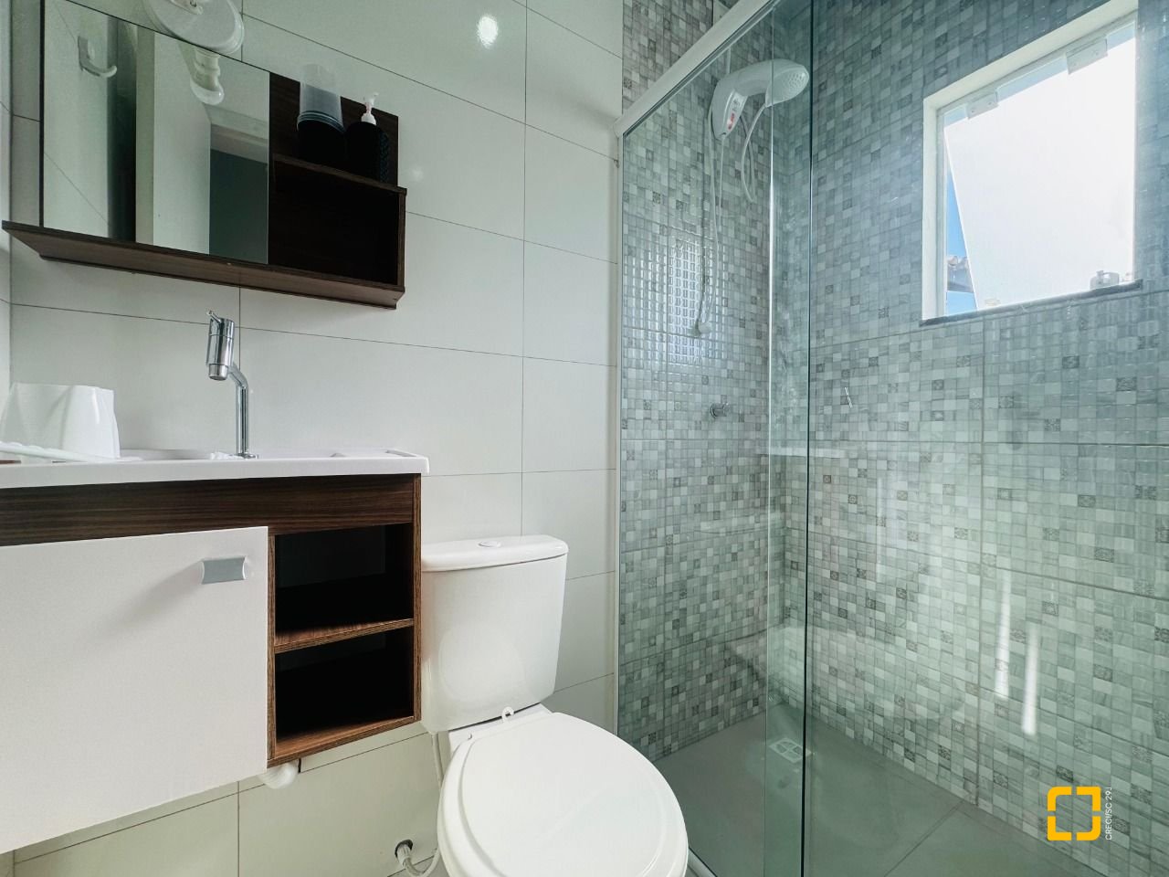 Hotel com 261m², 7 quartos (sendo 1 suíte), 3 garagens, no bairro Tapera da Base em Florianópolis