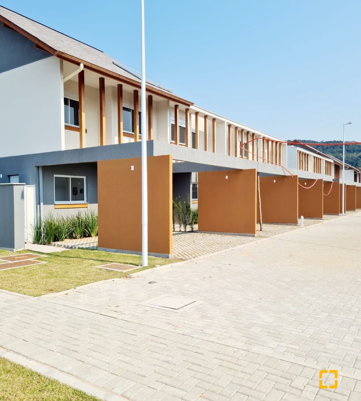 Casa de Condomínio com 78m², 4 quartos (sendo 2 suítes), 2 garagens, no bairro Morro das Pedras em Florianópolis