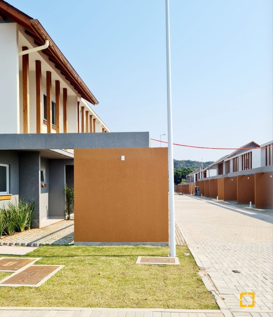 Casa de Condomínio com 78m², 4 quartos (sendo 2 suítes), 2 garagens, no bairro Morro das Pedras em Florianópolis
