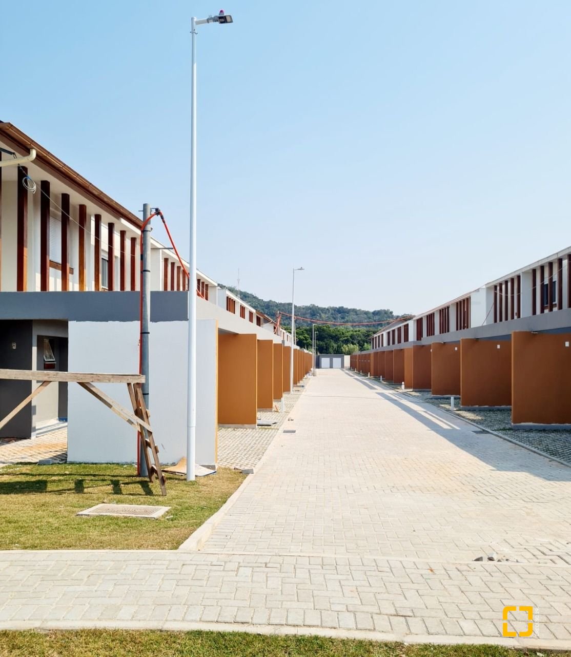 Casa de Condomínio com 78m², 4 quartos (sendo 2 suítes), 2 garagens, no bairro Morro das Pedras em Florianópolis