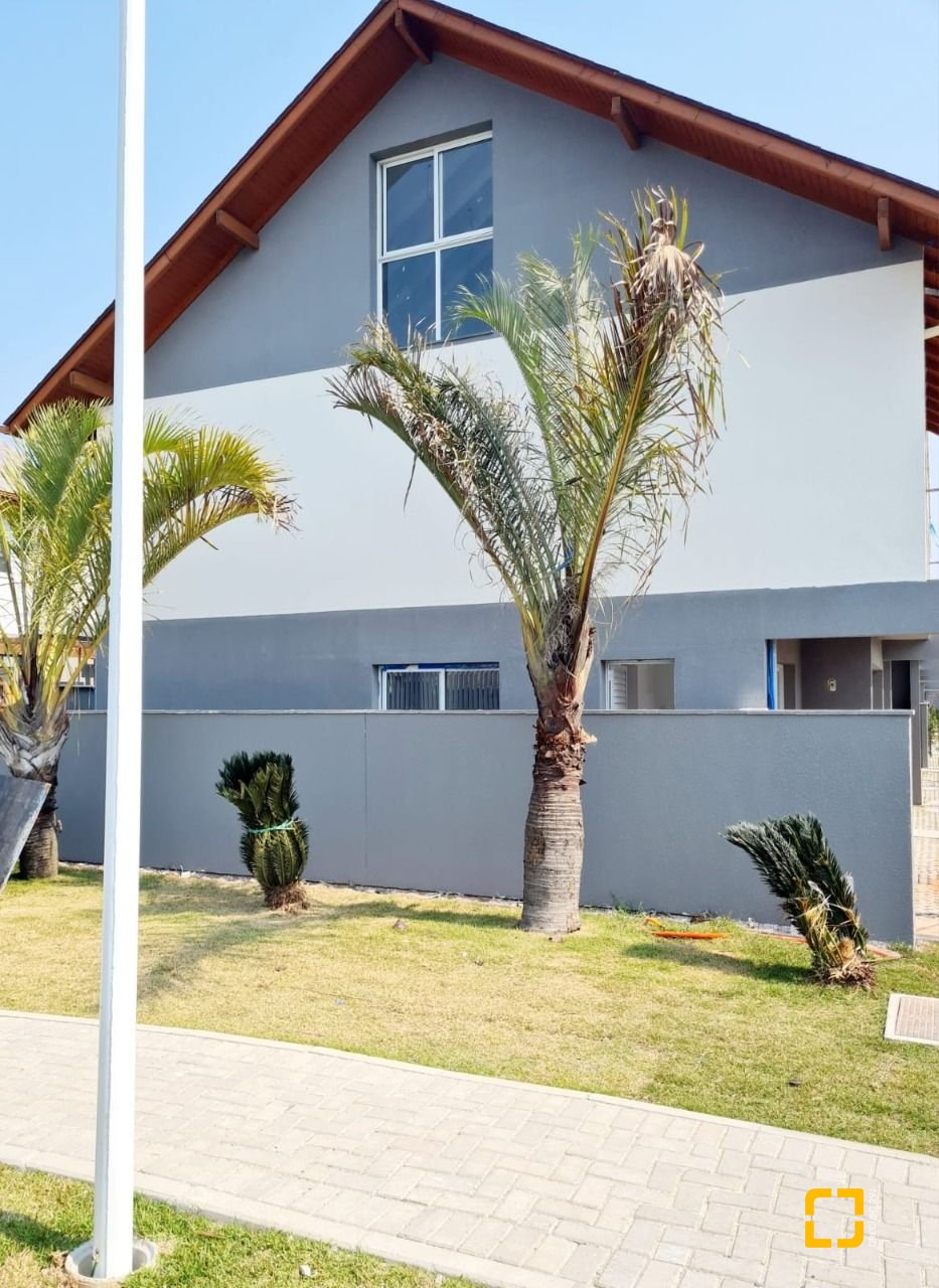 Casa de Condomínio com 78m², 4 quartos (sendo 2 suítes), 2 garagens, no bairro Morro das Pedras em Florianópolis
