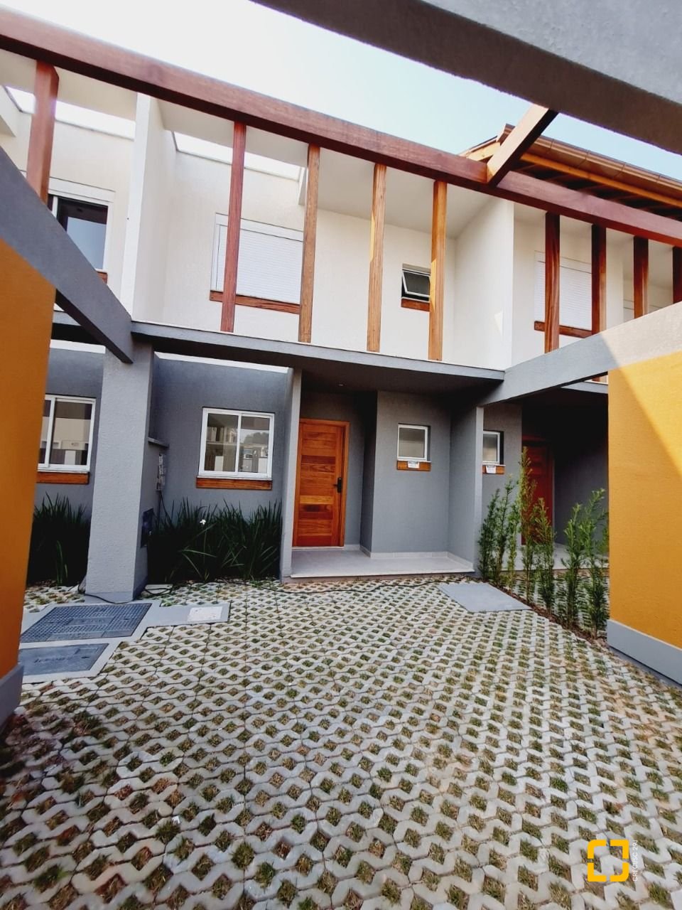 Casa de Condomínio com 78m², 4 quartos (sendo 2 suítes), 2 garagens, no bairro Morro das Pedras em Florianópolis