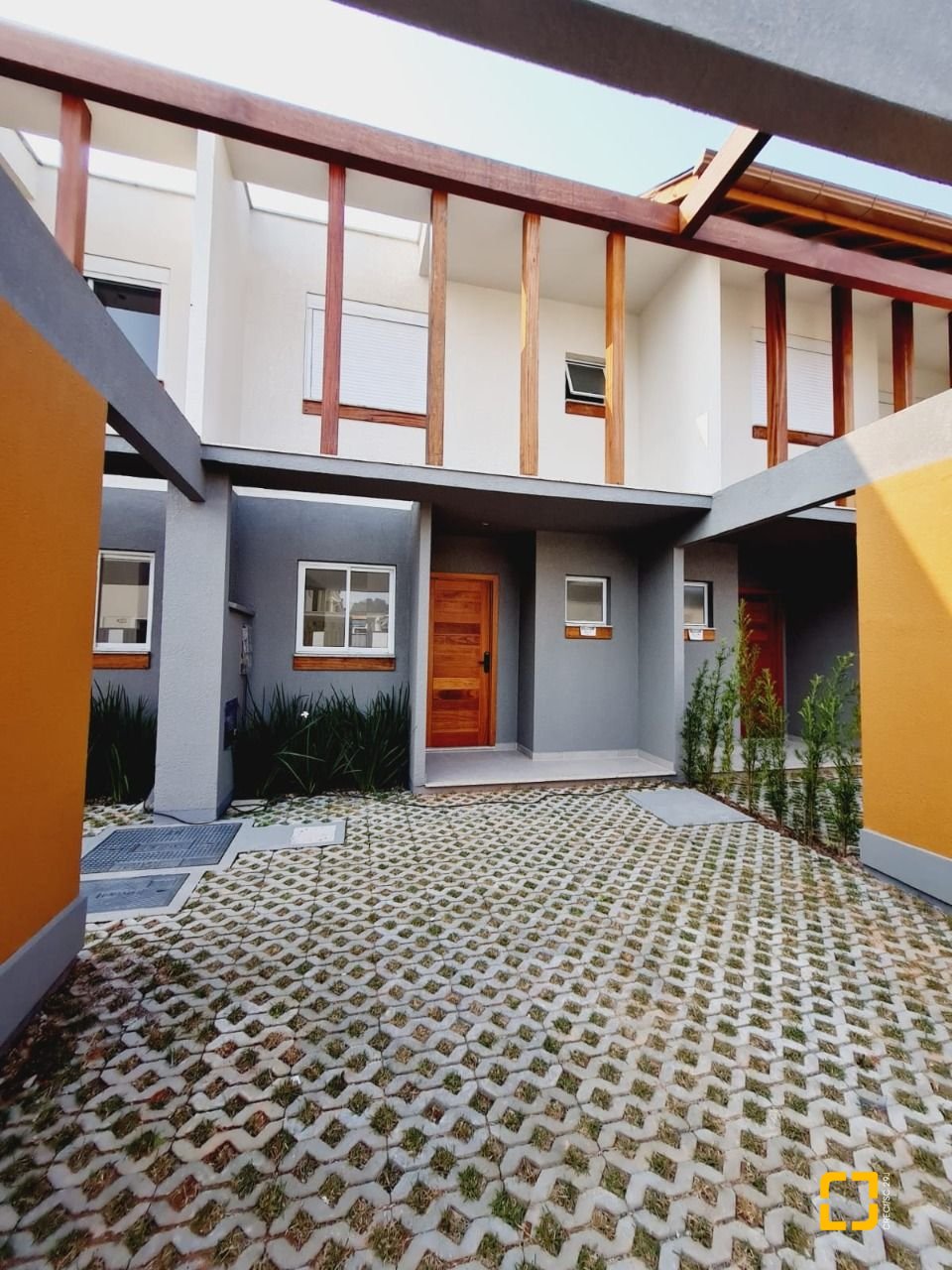 Casa de Condomínio com 78m², 4 quartos (sendo 2 suítes), 2 garagens, no bairro Morro das Pedras em Florianópolis