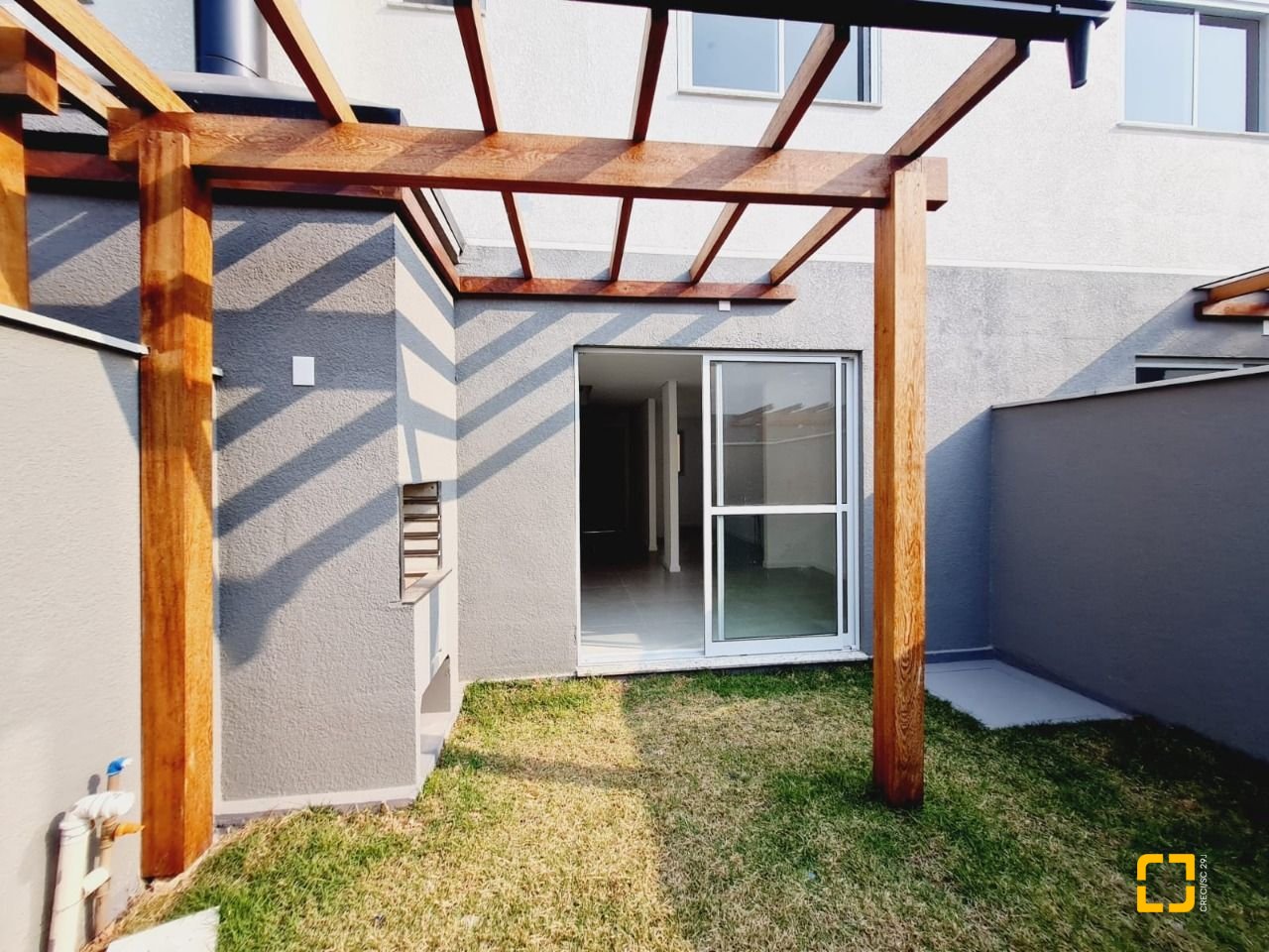 Casa de Condomínio com 78m², 4 quartos (sendo 2 suítes), 2 garagens, no bairro Morro das Pedras em Florianópolis