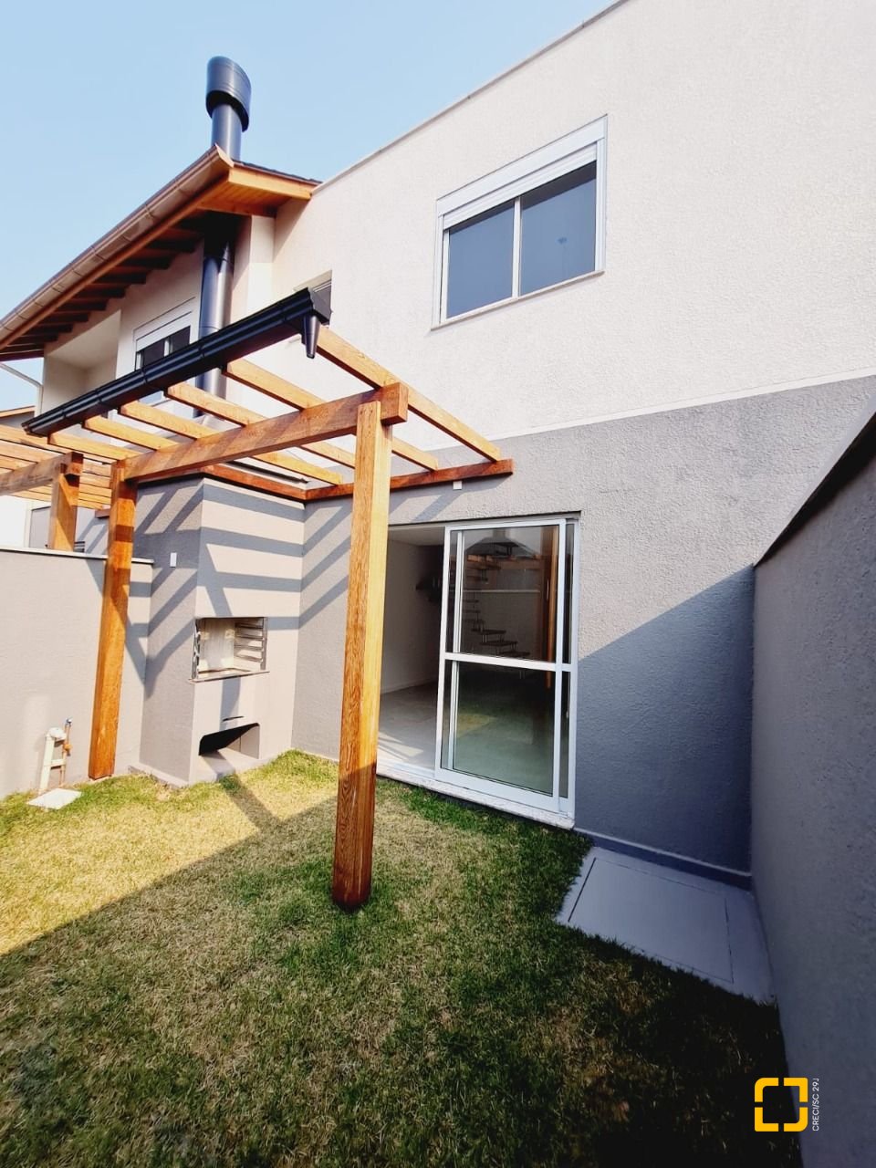 Casa de Condomínio com 78m², 4 quartos (sendo 2 suítes), 2 garagens, no bairro Morro das Pedras em Florianópolis