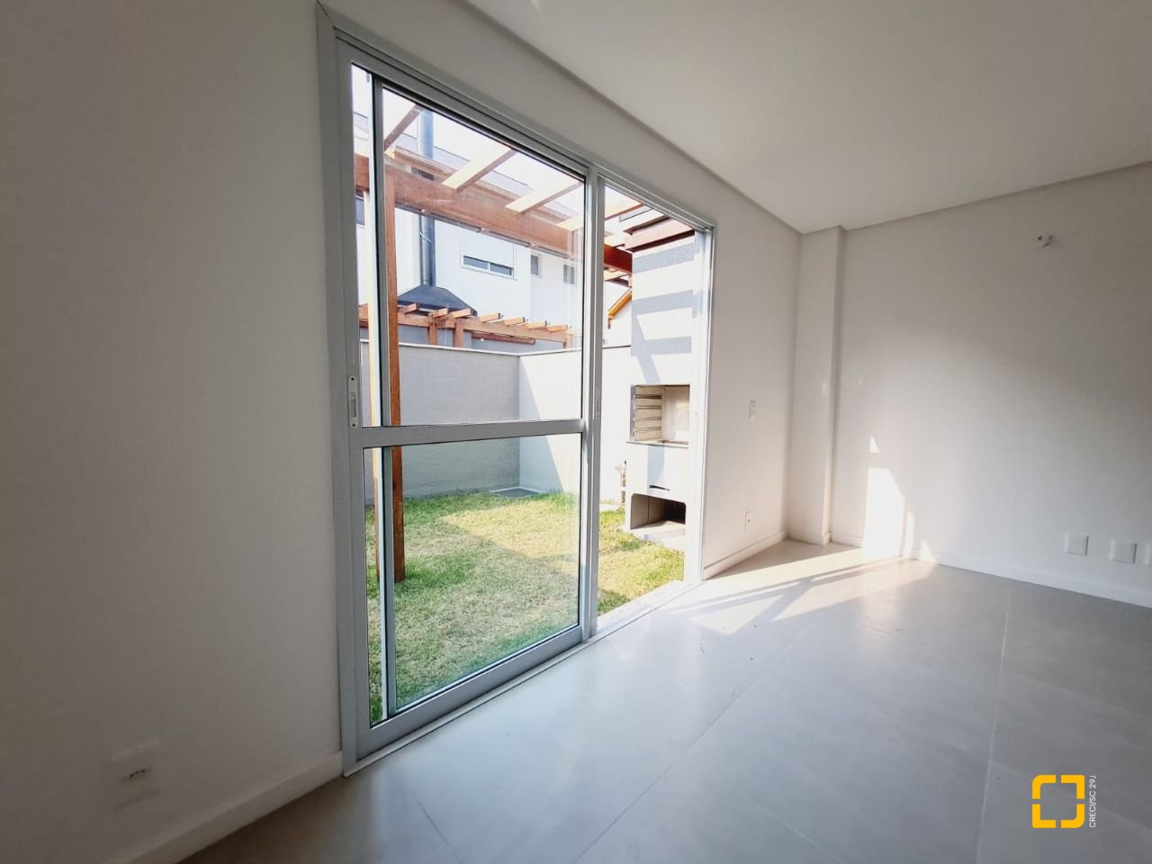 Casa de Condomínio com 78m², 4 quartos (sendo 2 suítes), 2 garagens, no bairro Morro das Pedras em Florianópolis