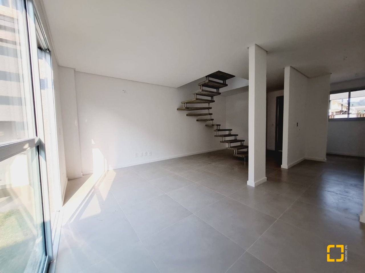 Casa de Condomínio com 78m², 4 quartos (sendo 2 suítes), 2 garagens, no bairro Morro das Pedras em Florianópolis