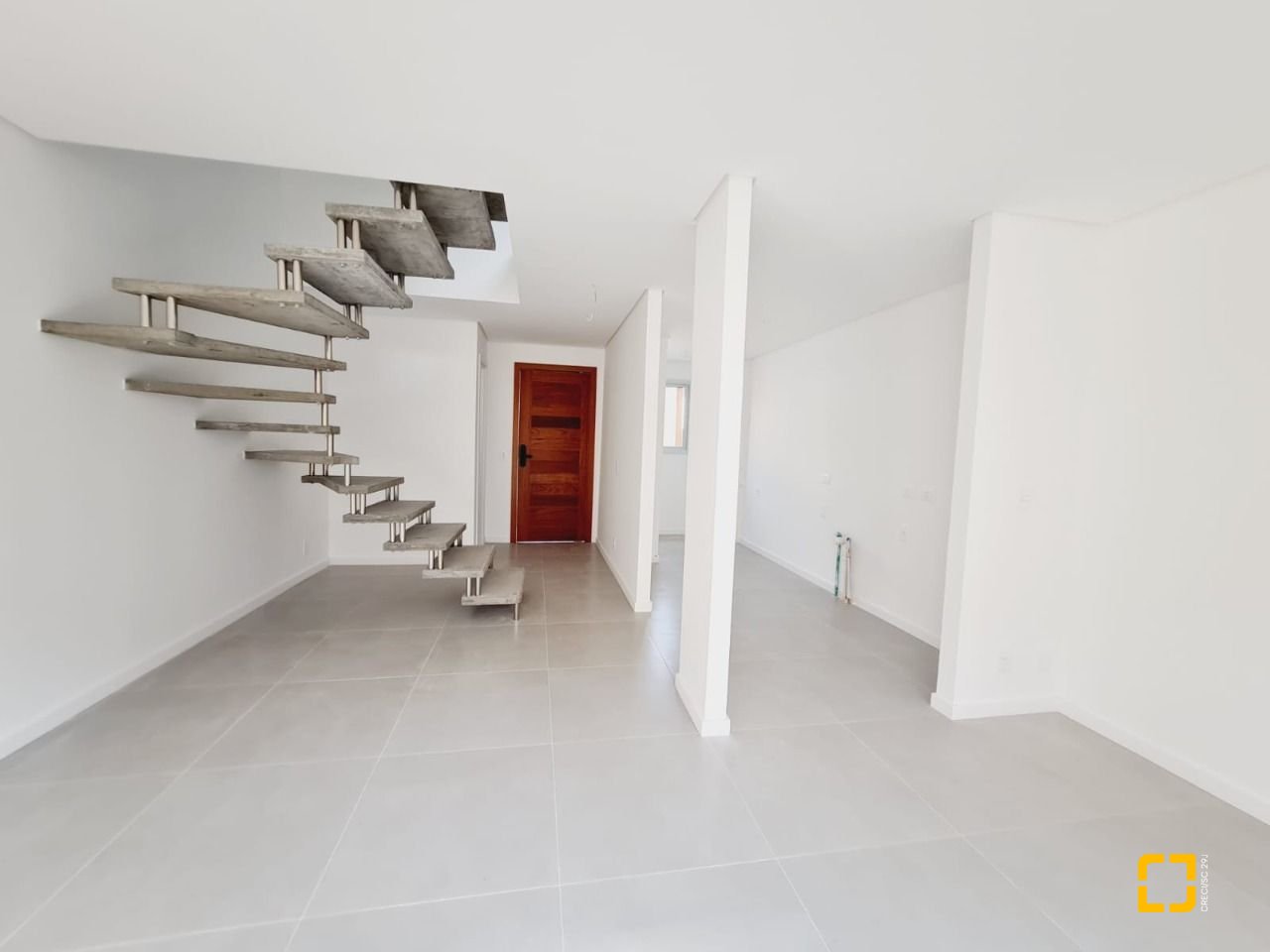 Casa de Condomínio com 78m², 4 quartos (sendo 2 suítes), 2 garagens, no bairro Morro das Pedras em Florianópolis