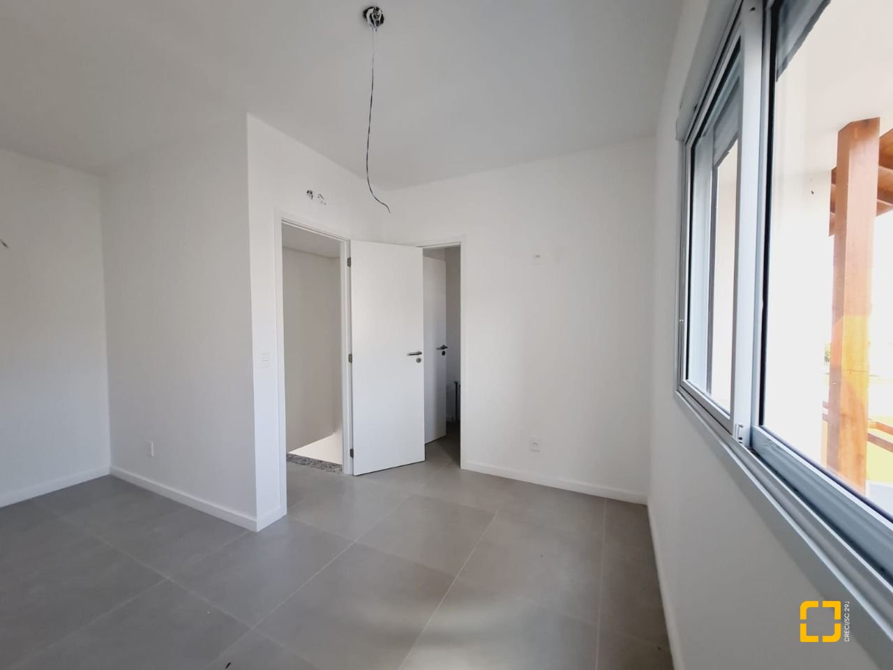 Casa de Condomínio com 78m², 4 quartos (sendo 2 suítes), 2 garagens, no bairro Morro das Pedras em Florianópolis
