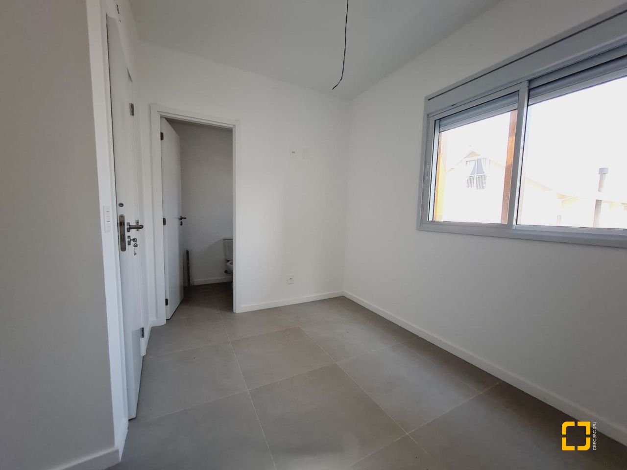 Casa de Condomínio com 78m², 4 quartos (sendo 2 suítes), 2 garagens, no bairro Morro das Pedras em Florianópolis