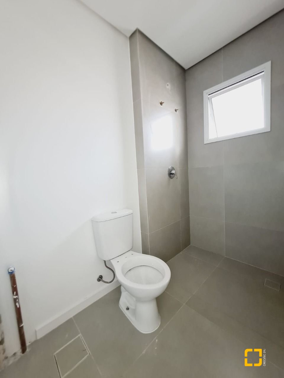 Casa de Condomínio com 78m², 4 quartos (sendo 2 suítes), 2 garagens, no bairro Morro das Pedras em Florianópolis