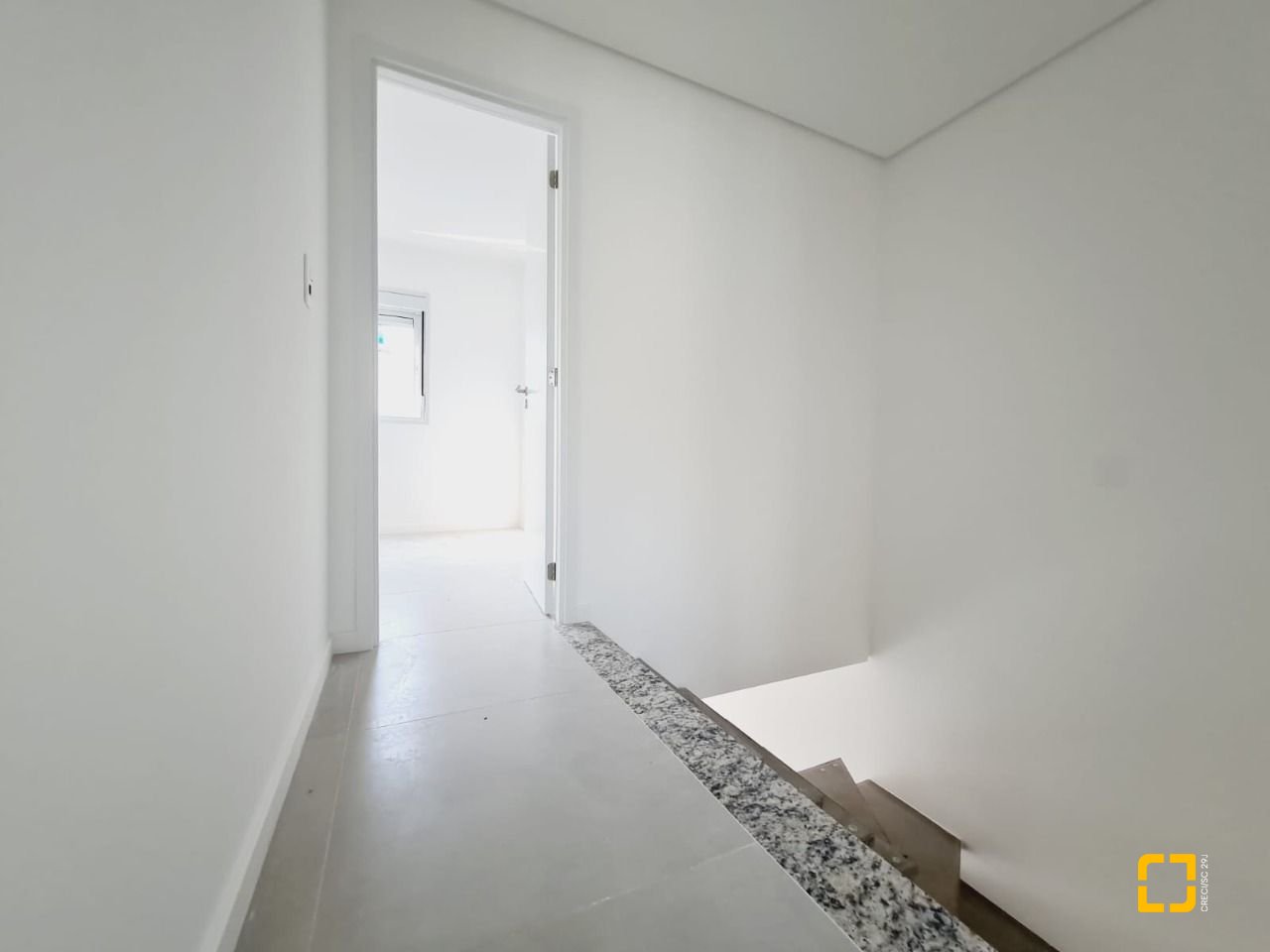 Casa de Condomínio com 78m², 4 quartos (sendo 2 suítes), 2 garagens, no bairro Morro das Pedras em Florianópolis